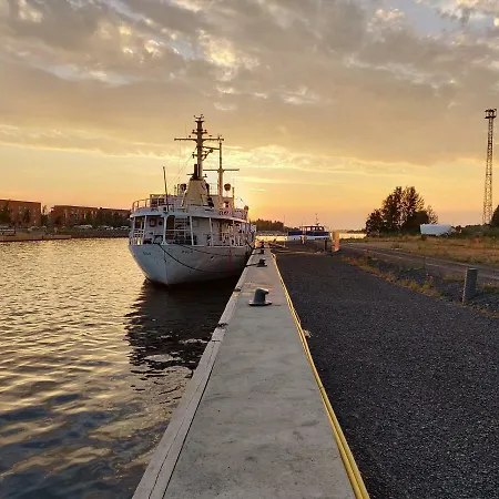 With Free Parking Apartmán