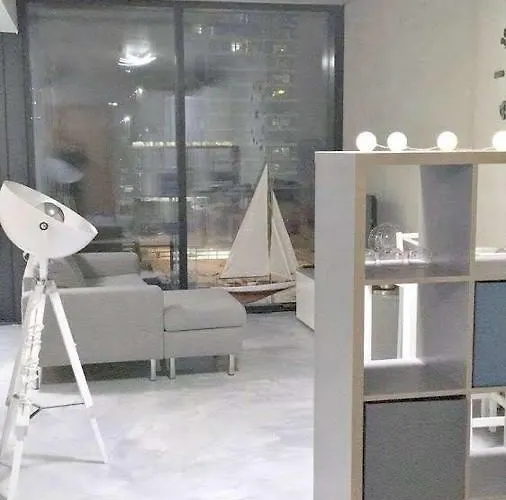 With Free Parking 아파트