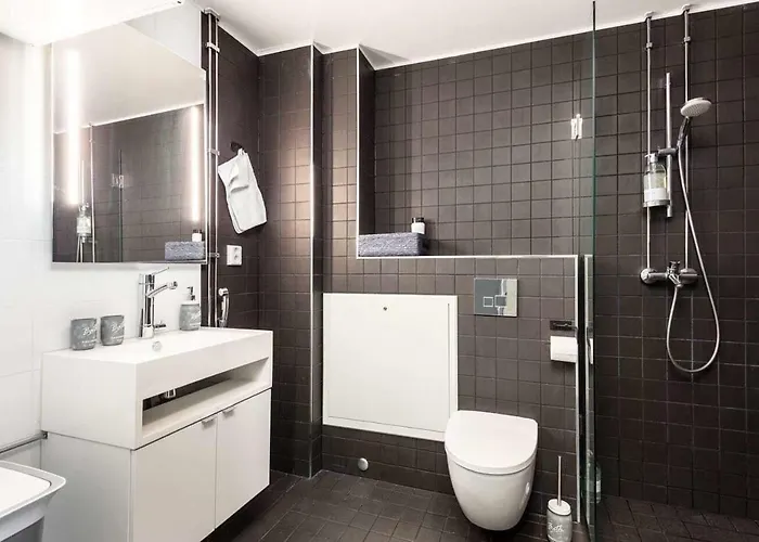 With Free Parking * 오울루